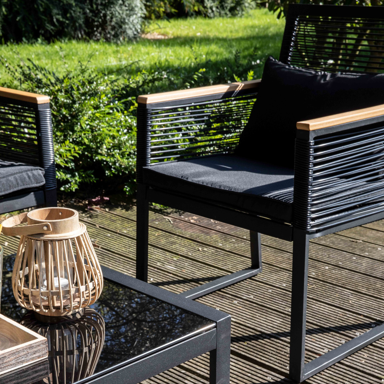 Conjunto de jardín bajo 5 plazas compuesto de un sofá, 2 sillones con reposabrazos y una mesa de centro