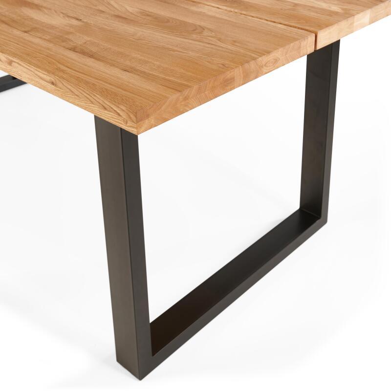 Mesa de comedor rectangular de roble FSC® con bordes irregulares y patas en forma de U