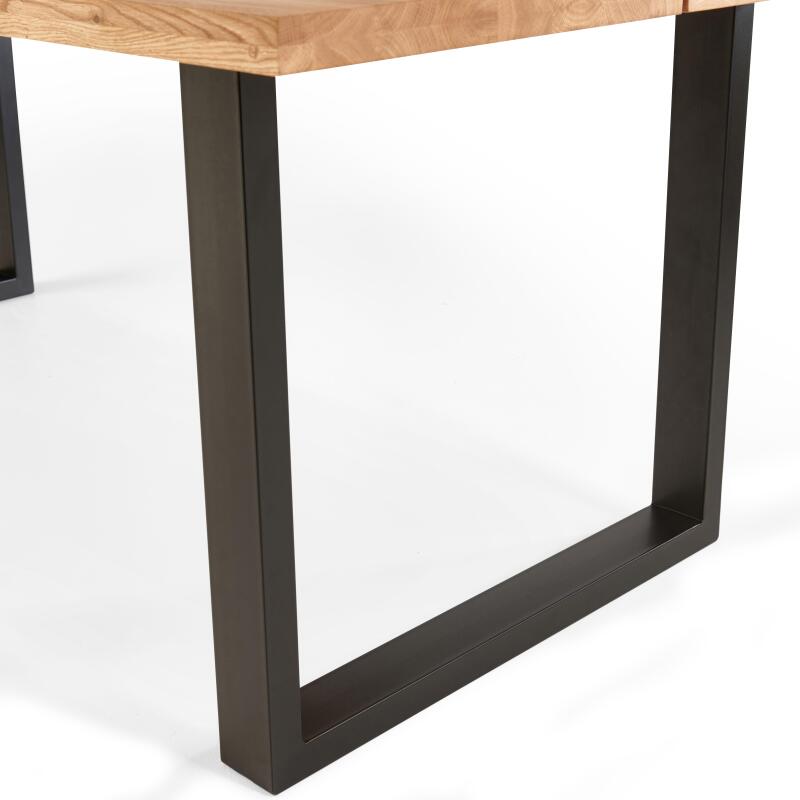 Mesa de comedor rectangular de roble FSC® con bordes irregulares y patas en forma de U