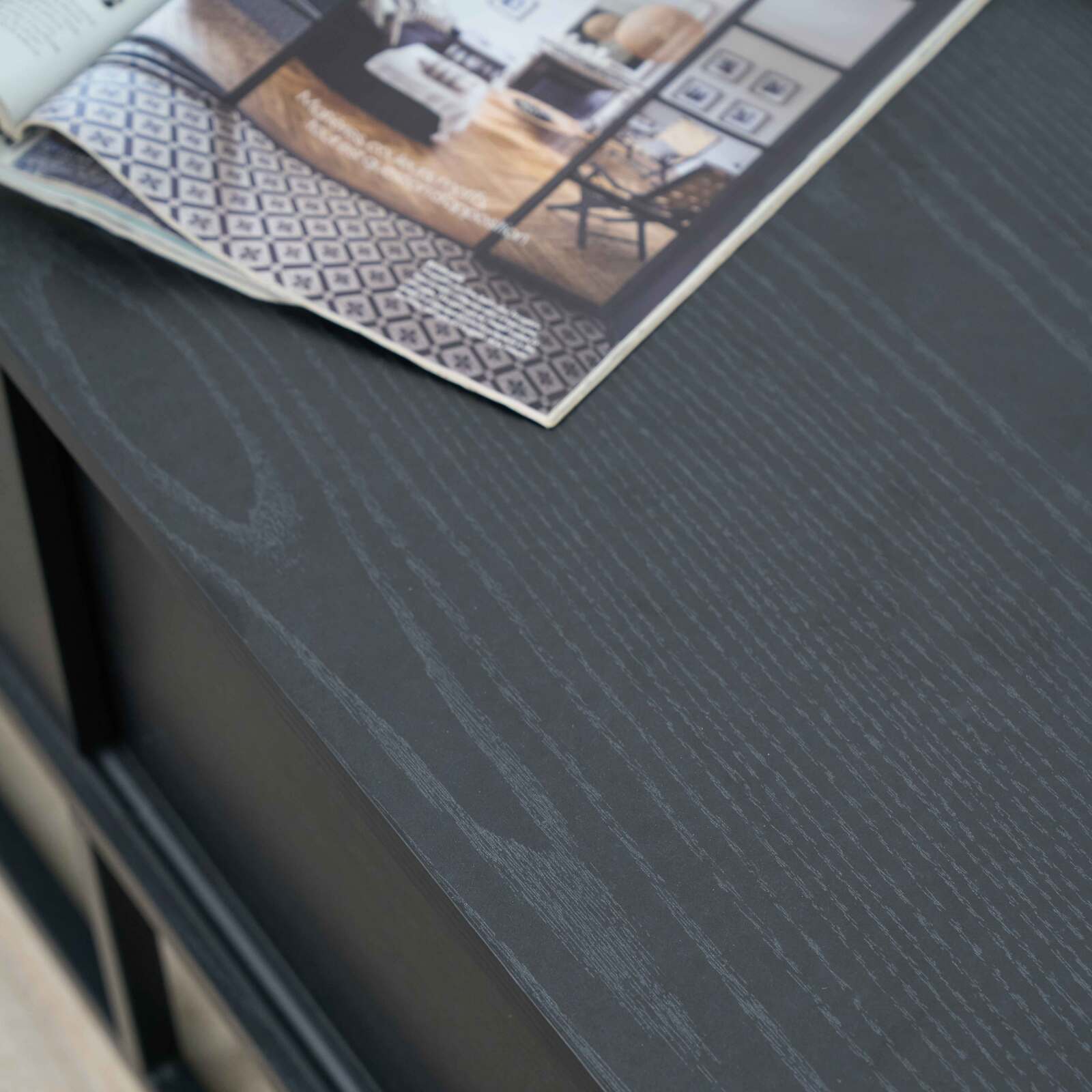 Mueble TV negro 140 cm de efecto madera