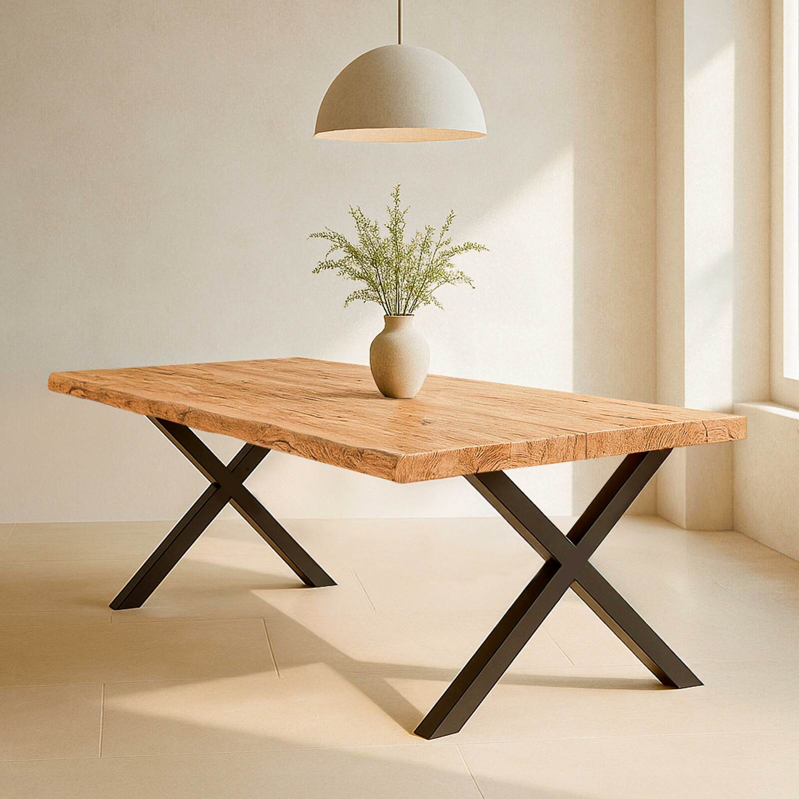 Mesa de comedor rectangular de roble FSC® con bordes irregulares y patas en forma de cruz