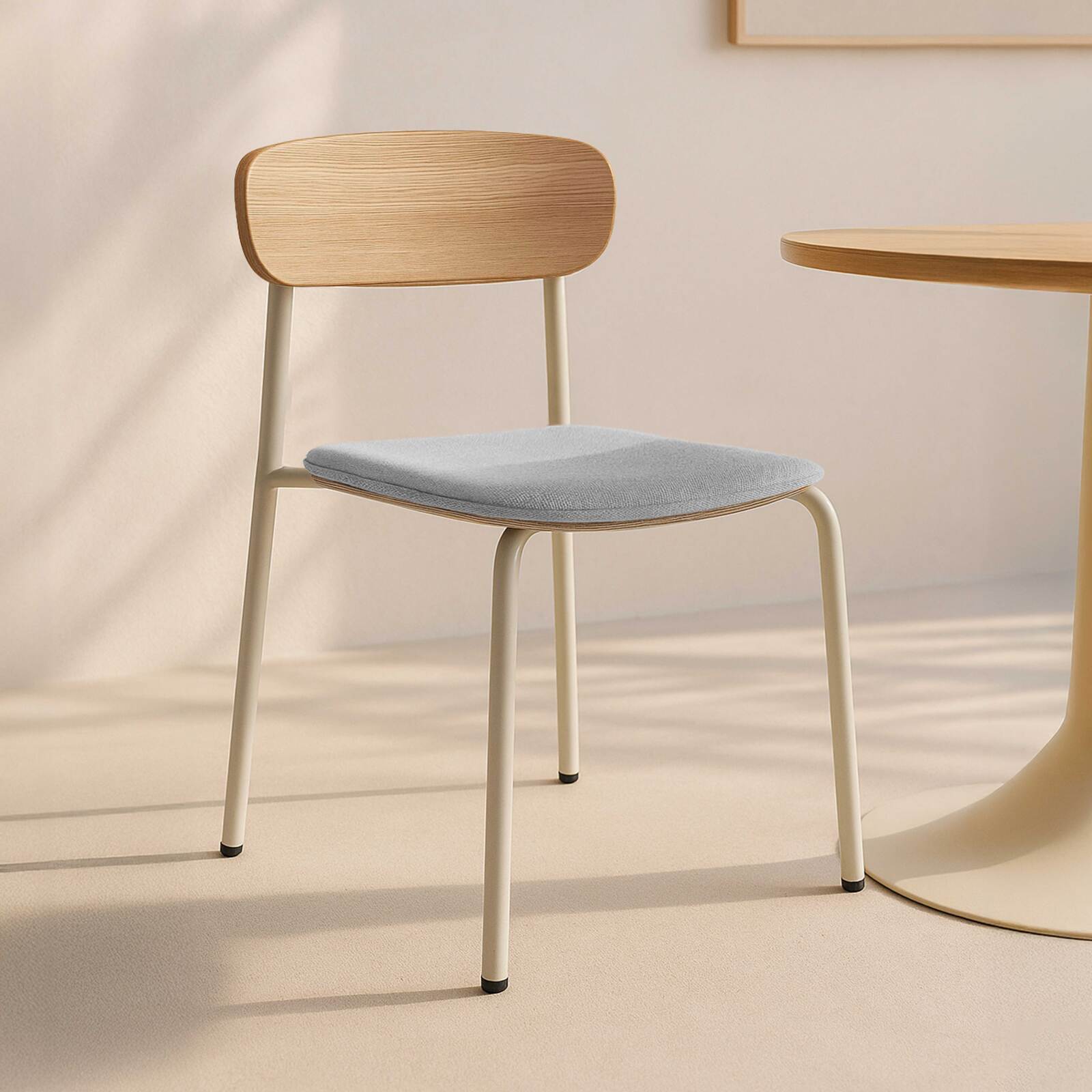 Lote de 2 sillas de metal, madera y tela