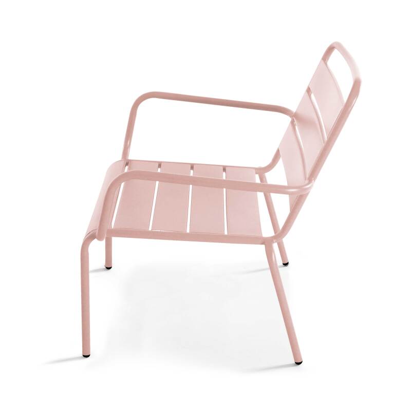 Sillón bajo y reposapiés de metal
