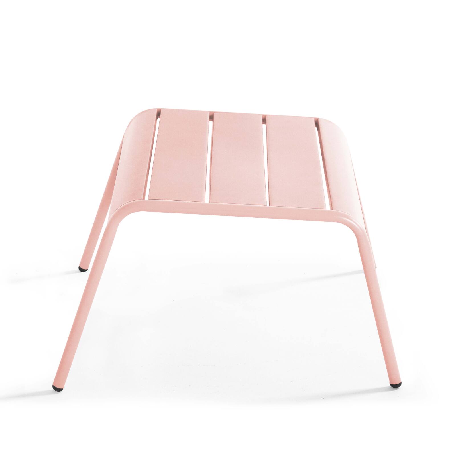 Sillón bajo y reposapiés de metal