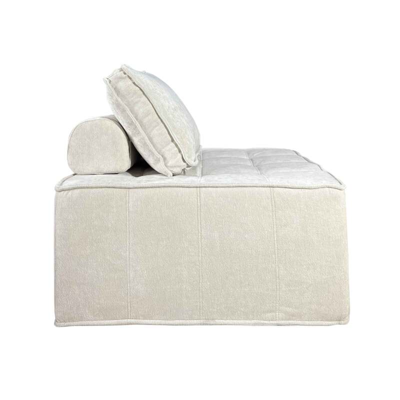 Sillón de tela con cojínes