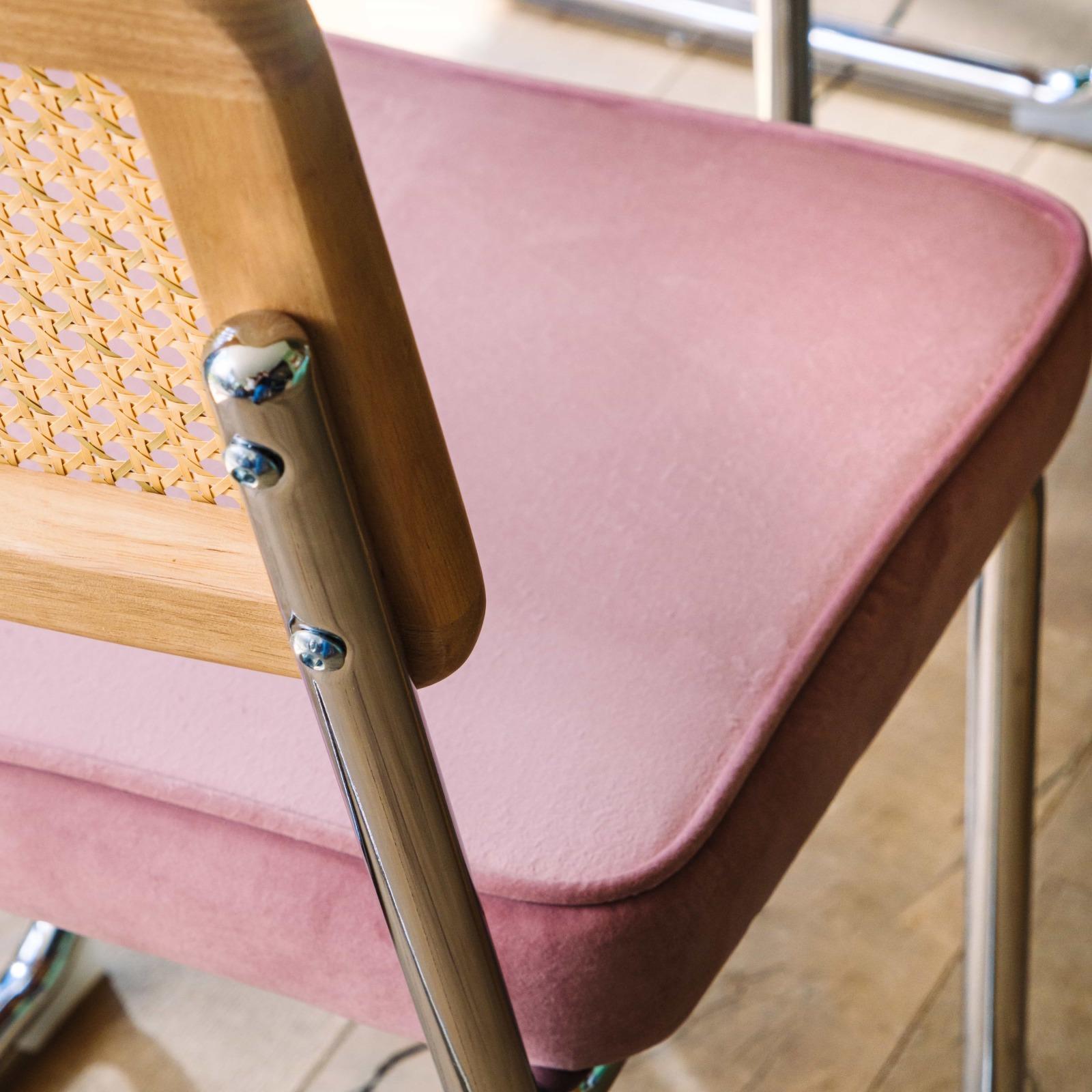 Sillas de terciopelo y metal con respaldo de tejido de enea - Lote de 2