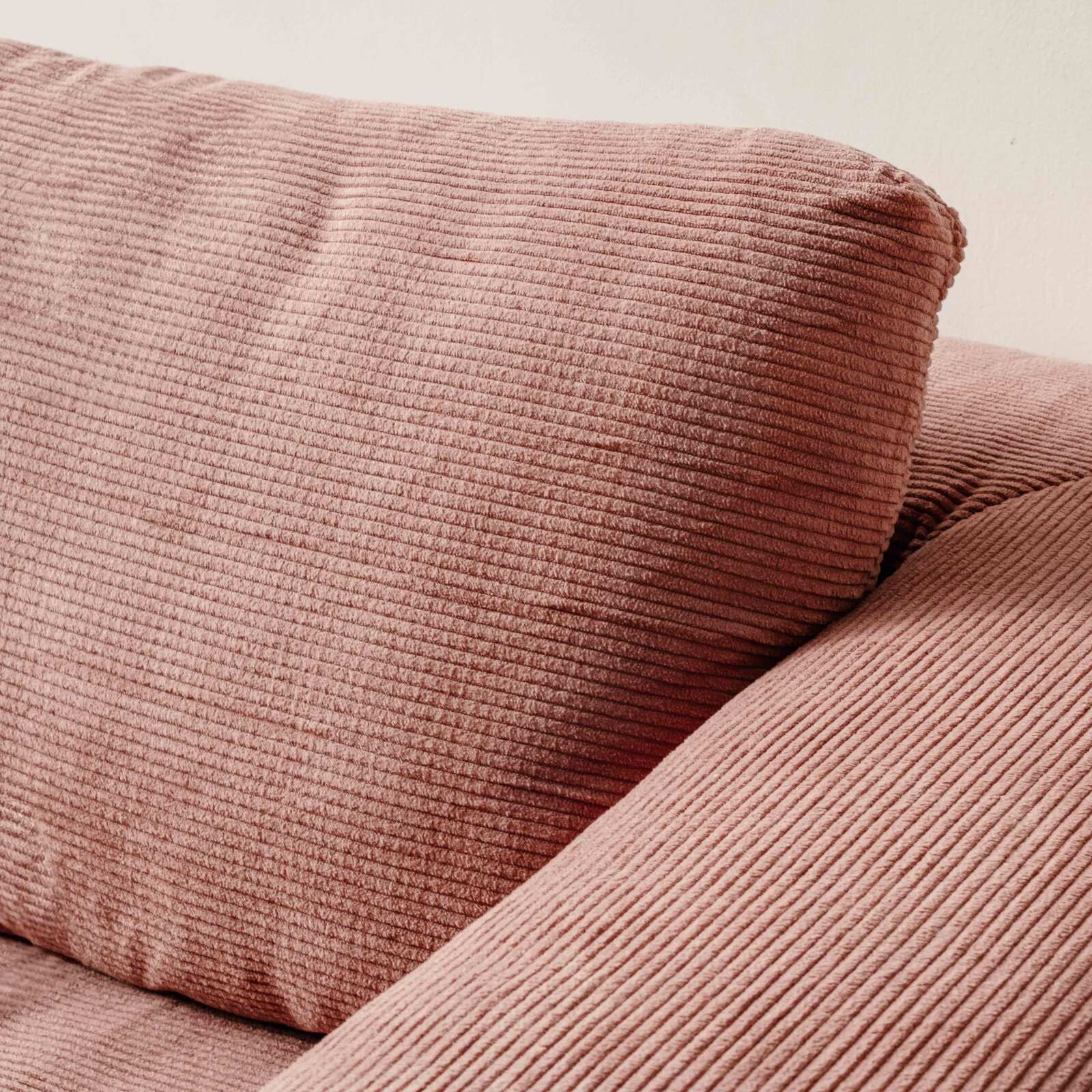 Sofá 2 plazas en tejido acanalado con cojínes