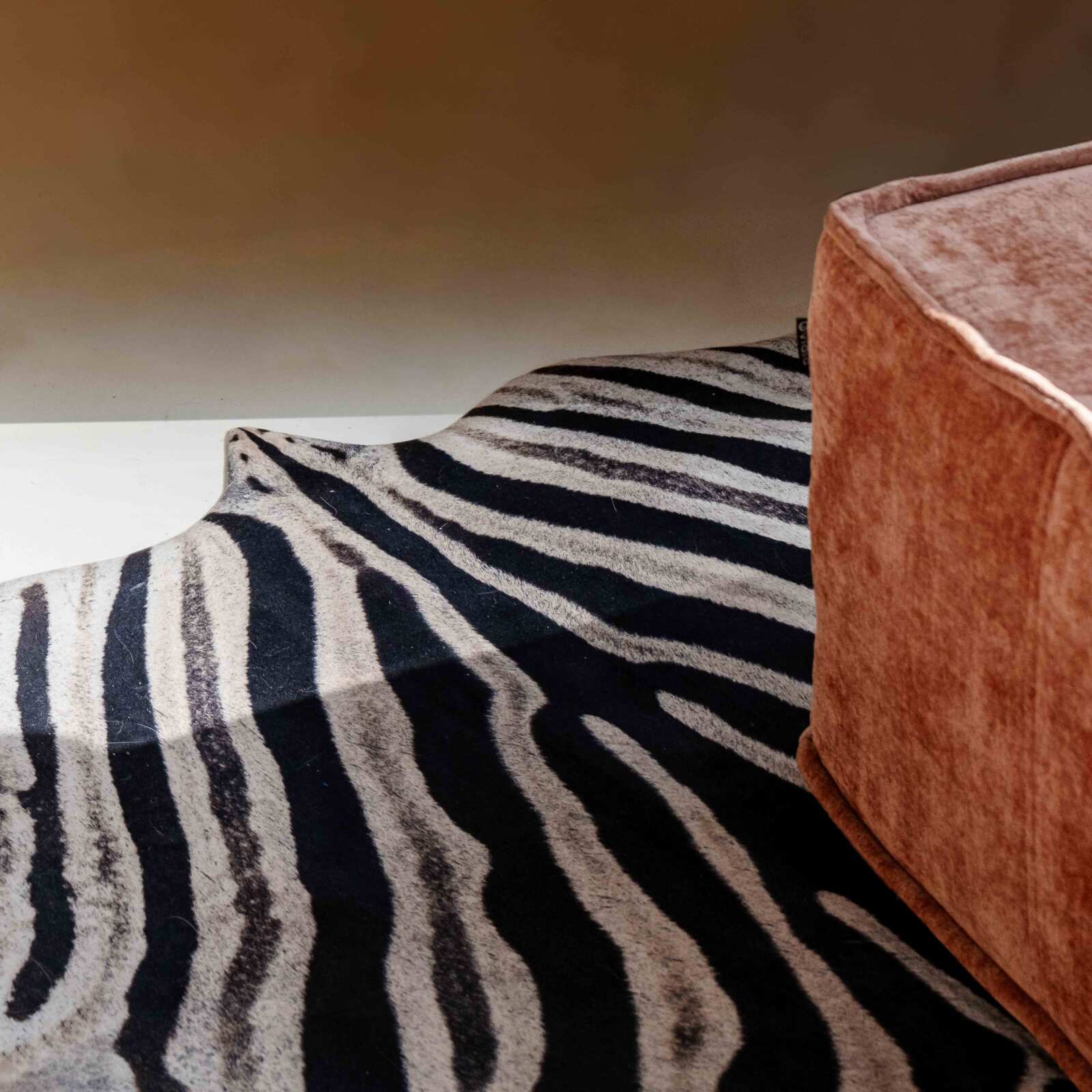 Alfombra imitación piel de cebra 155x190 cm