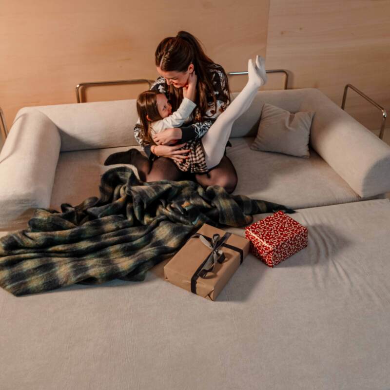 Sofá cama 2 plazas de tela con cojines (2/8)