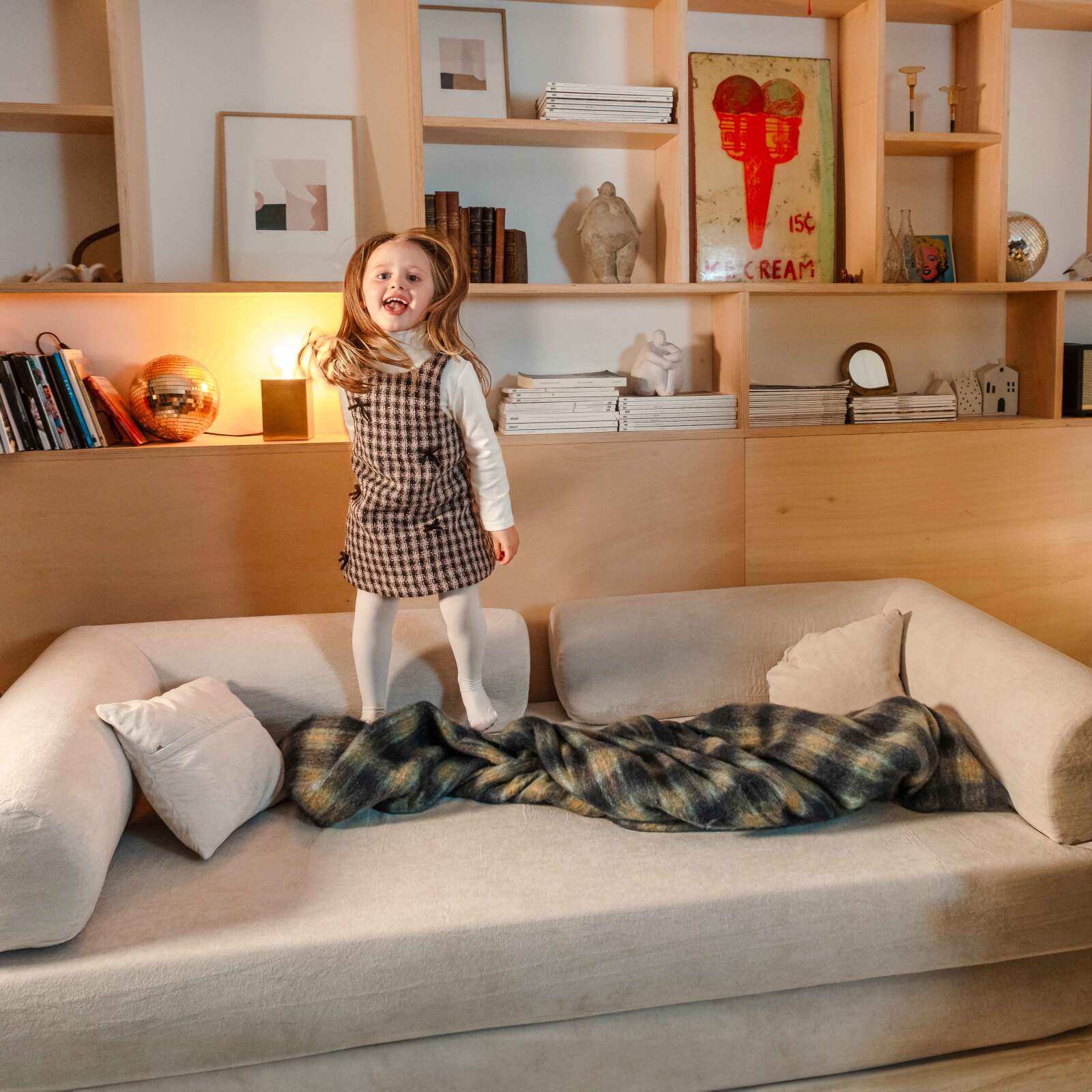 Sofá cama 2 plazas de tela con cojines