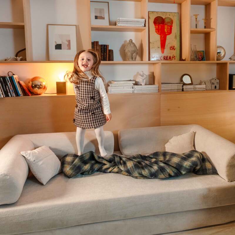 Sofá cama 2 plazas de tela con cojines