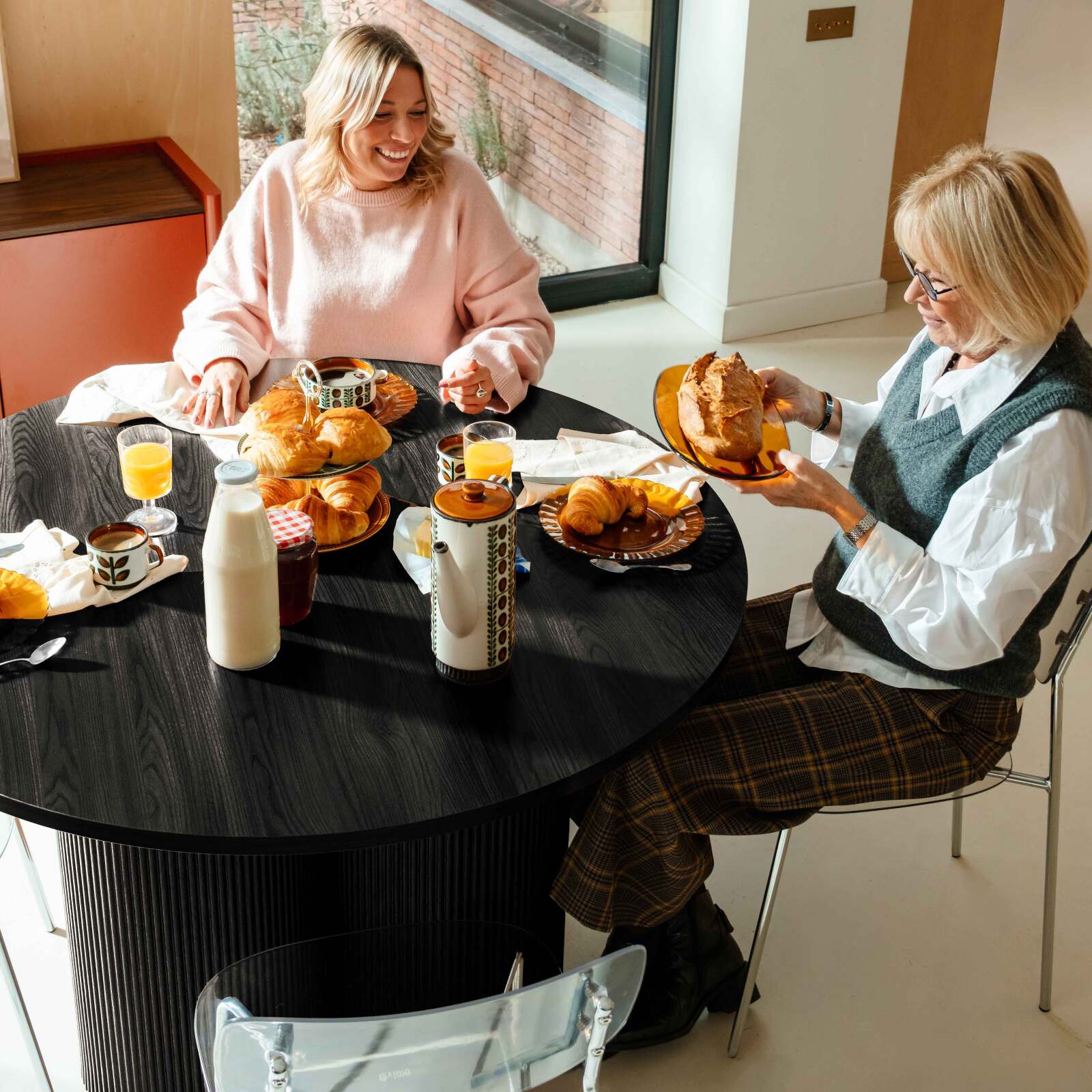 Mesa de comedor redonda efecto madera para 4 personas