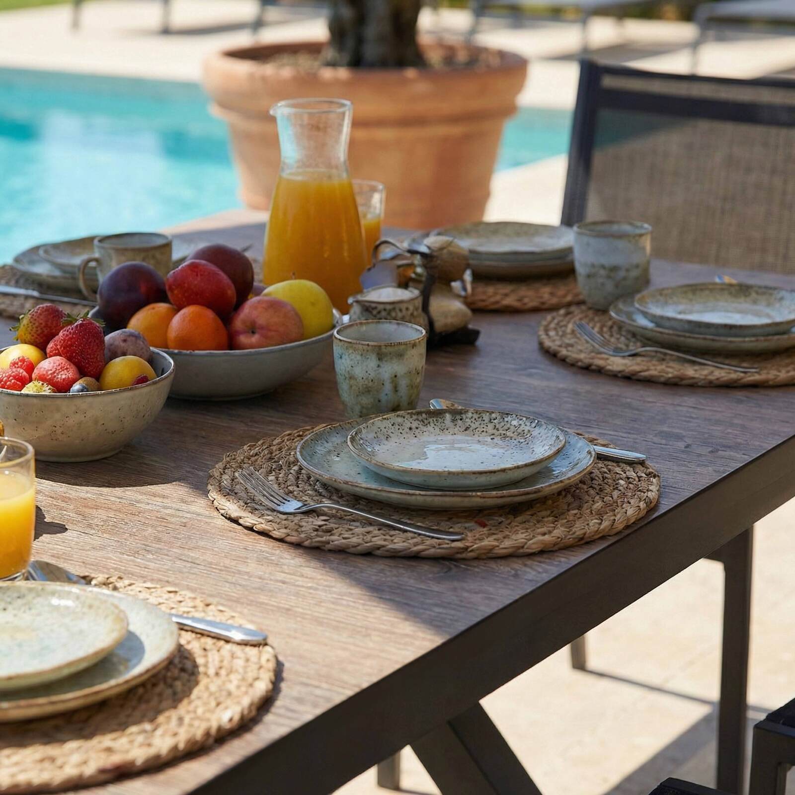 Mesa de jardín de aluminio y cerámica efecto madera 201x100 cm y 10 sillas apilables de textilene