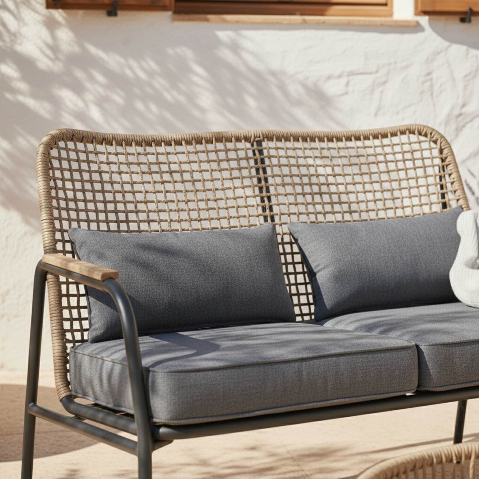 Mueble de jardín de ratán de 4 plazas con sofá, 2 sillones y mesa de centro.