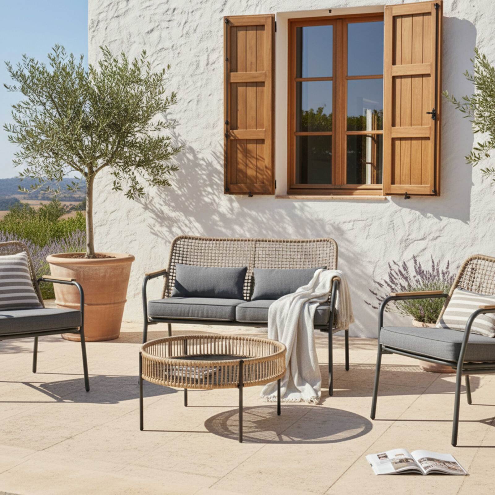 Mueble de jardín de ratán de 4 plazas con sofá, 2 sillones y mesa de centro.