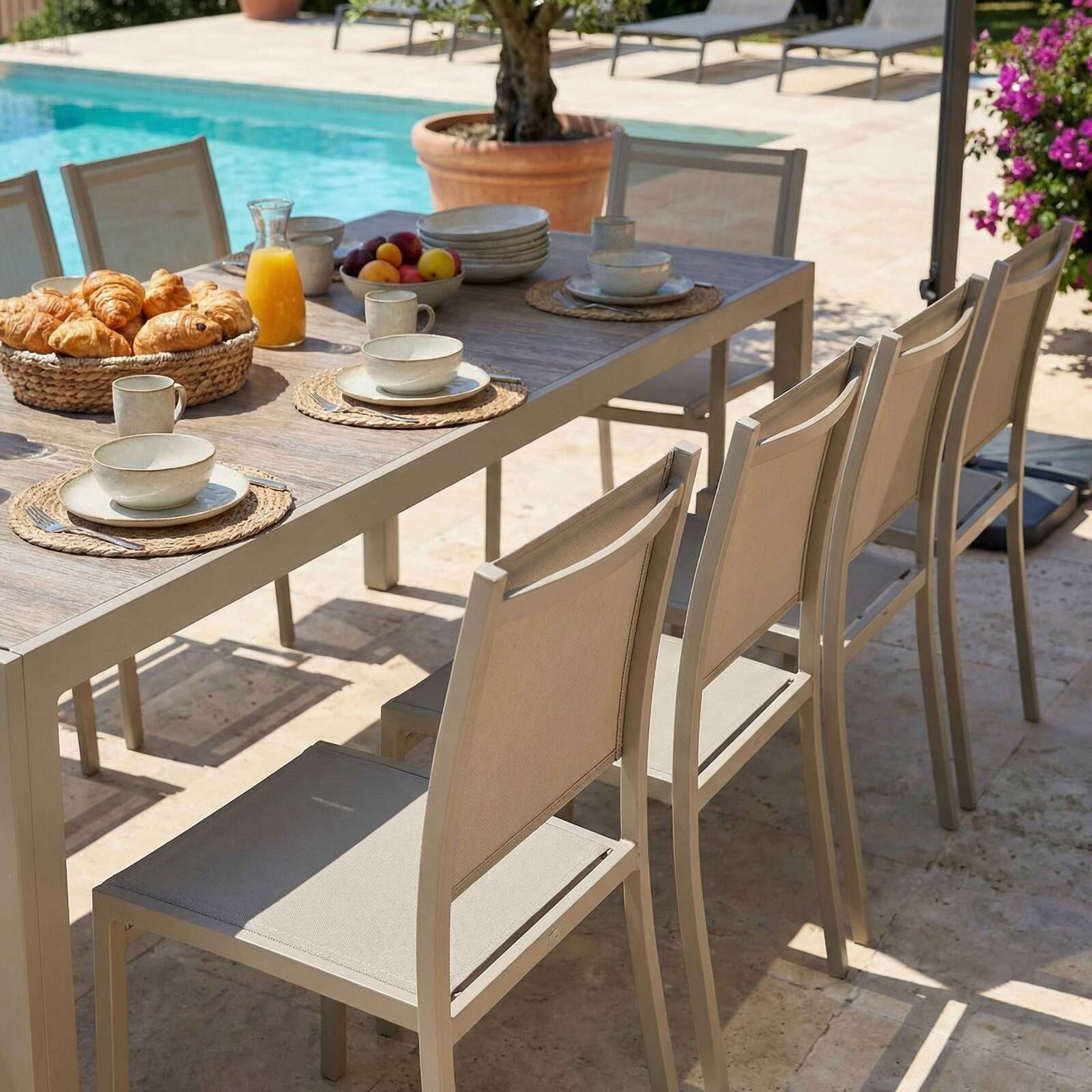Mesa de jardín de aluminio y cerámica efecto madera 206x100 cm y 10 sillas en textilene