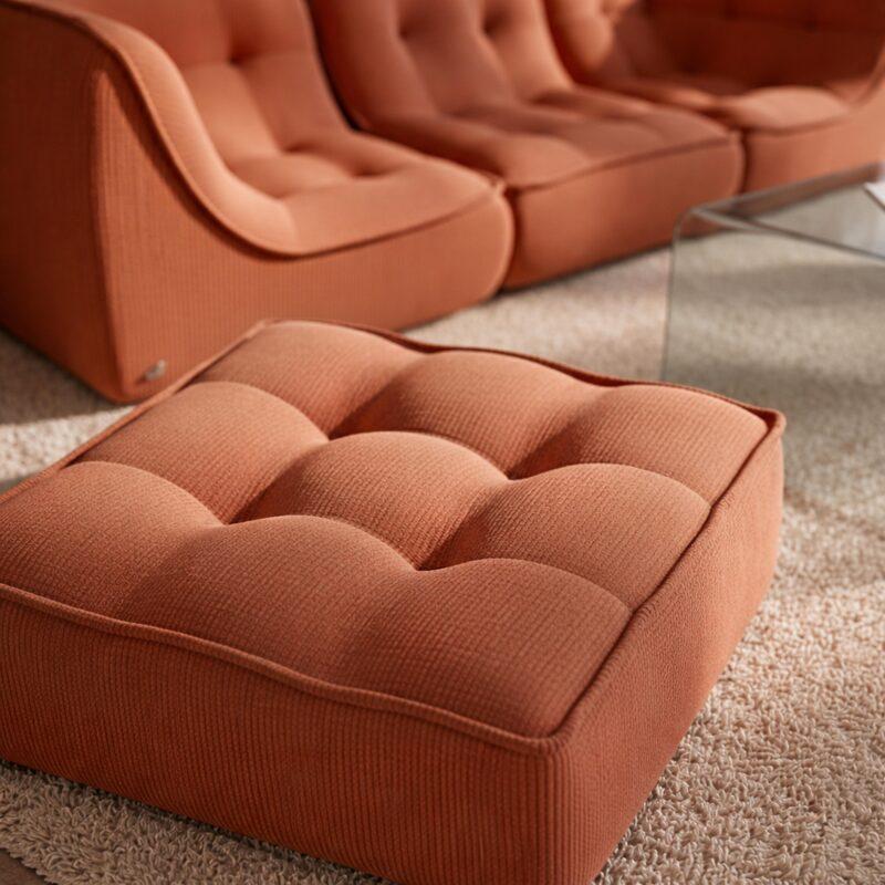 Sofá modular de 3 plazas de tejido acanalado con puf (6/7)