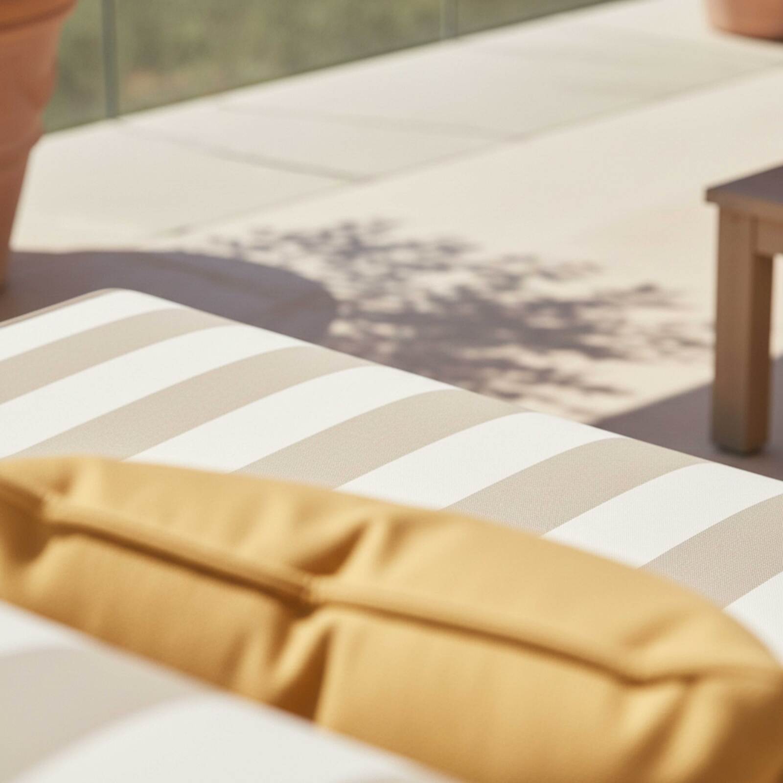 Sofá modular de exterior a rayas para 2 personas con 2 sillones