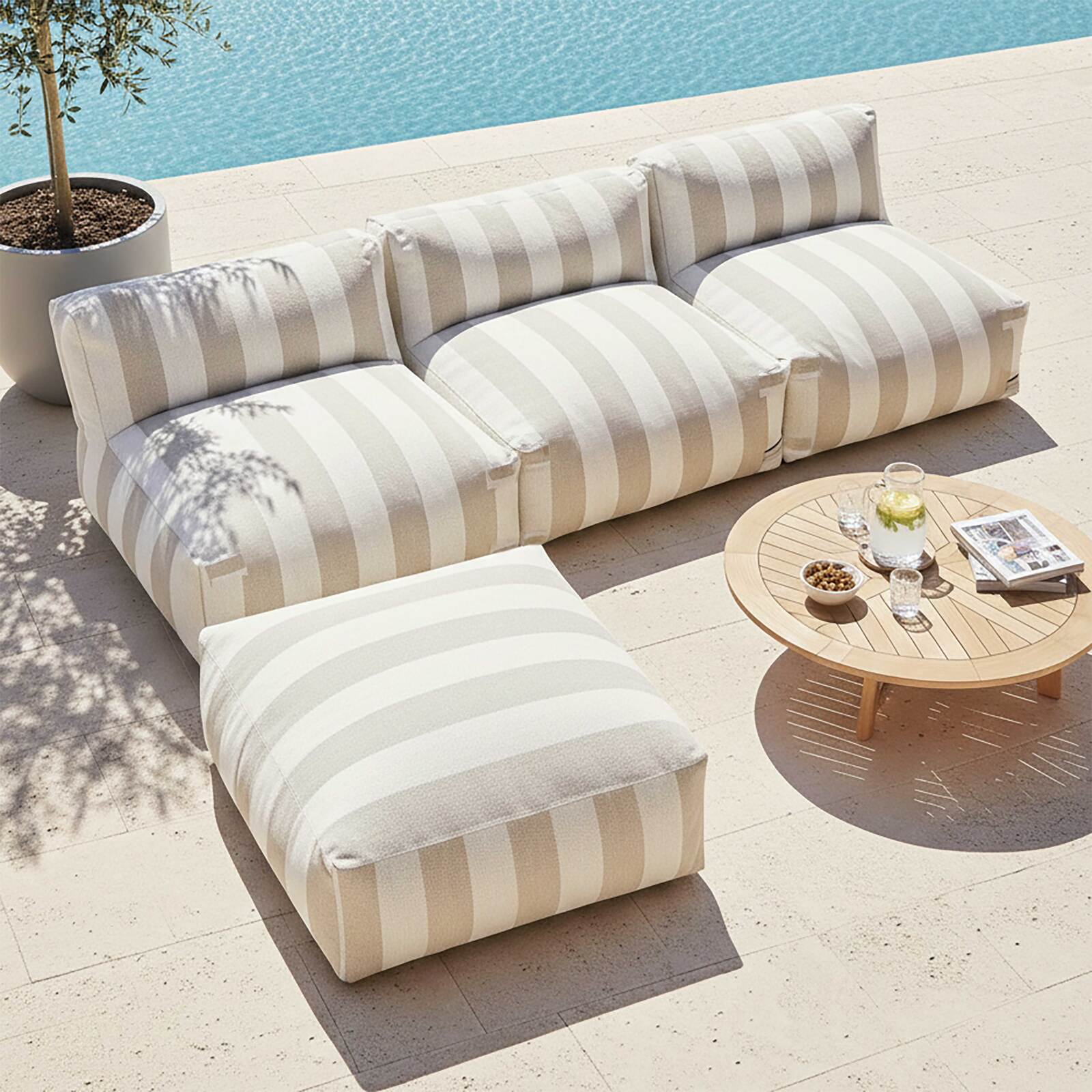 Sofá modular de exterior a rayas para 4 personas con 3 sillones y 1 puf