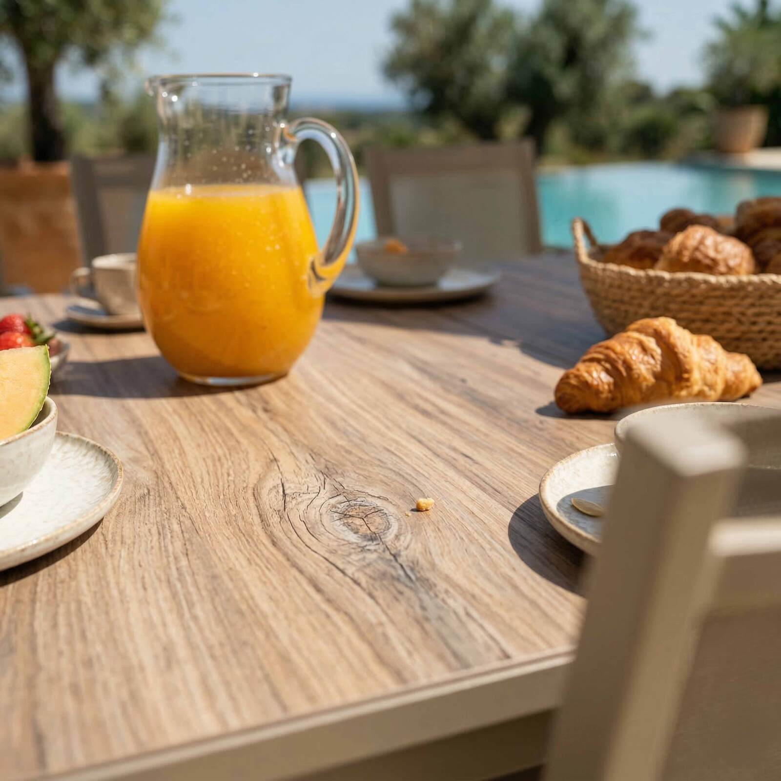 Mesa de jardín de aluminio y cerámica efecto madera 206x100 cm y 8 sillas en textilene