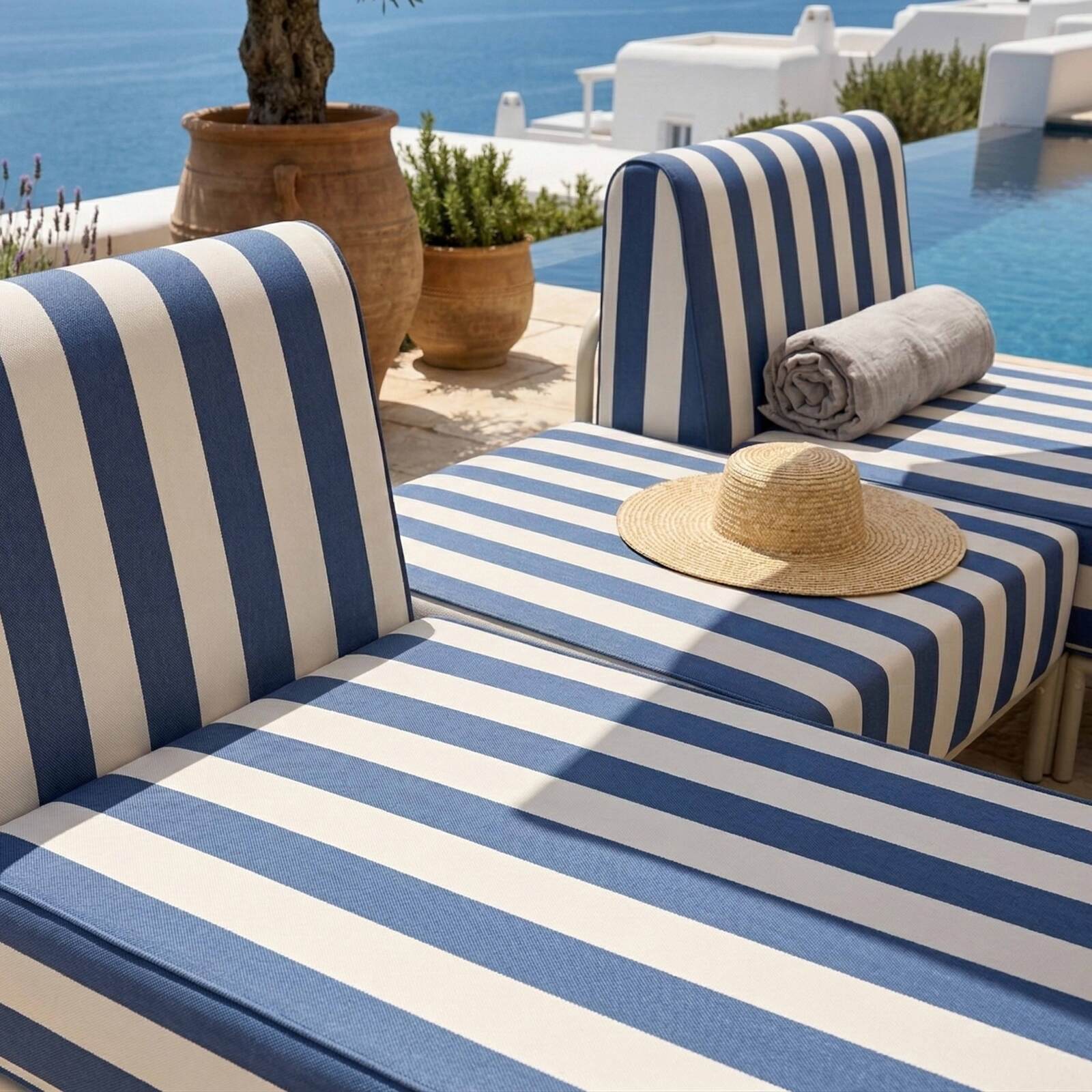 Sofá modular de exterior a rayas para 3 personas con 2 chaise longues y 1 puf