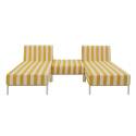 Sofá modular de exterior a rayas para 3 personas con 2 chaise longues y 1 puf