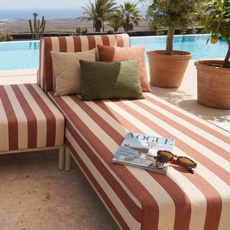 Sofá modular de exterior a rayas para 3 personas con 2 chaise longues y 1 puf (3/7)