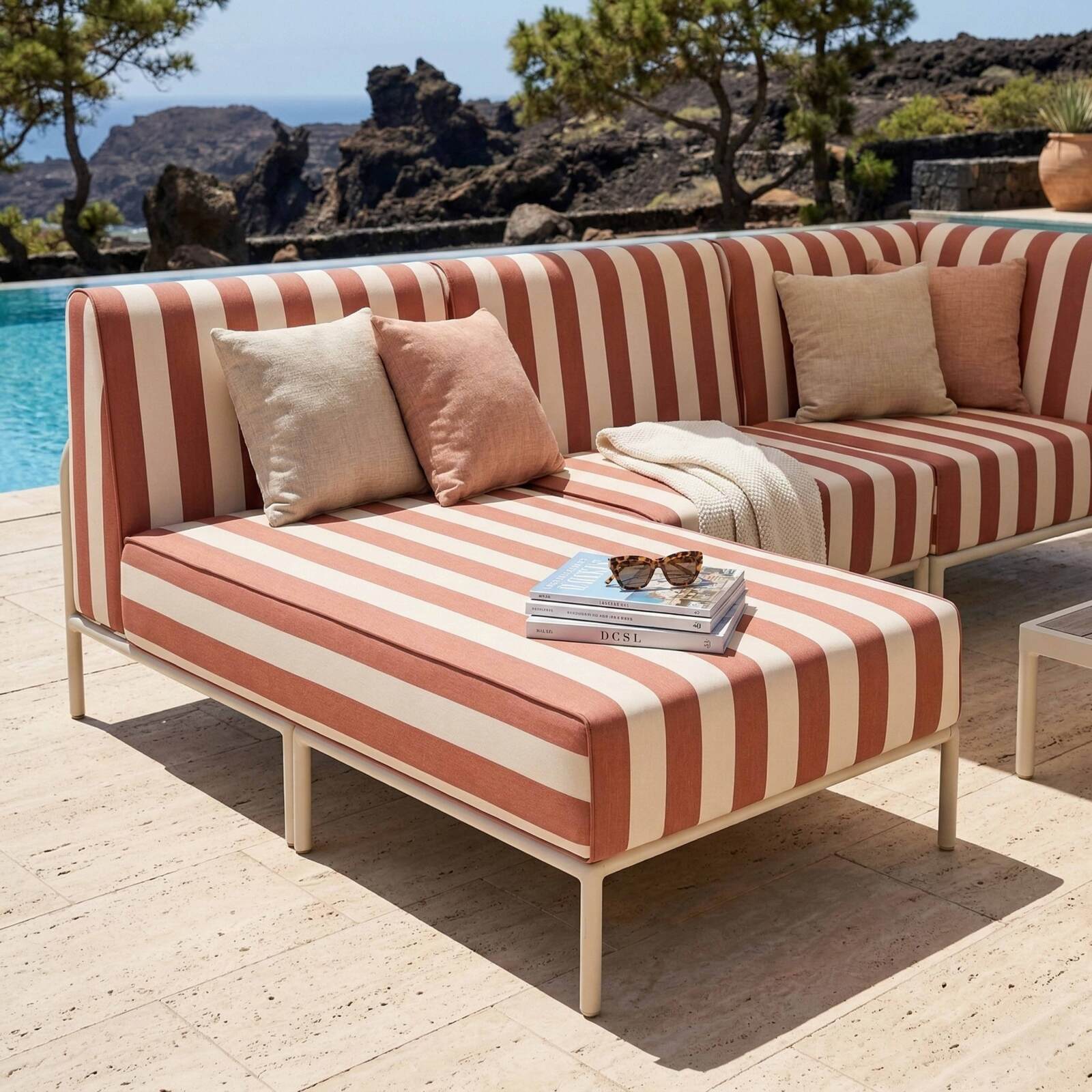 Sofá modular de exterior a rayas para 4 personas con 1 sillón, 1 sillón esquinero, 1 chaise longue y 1 puf
