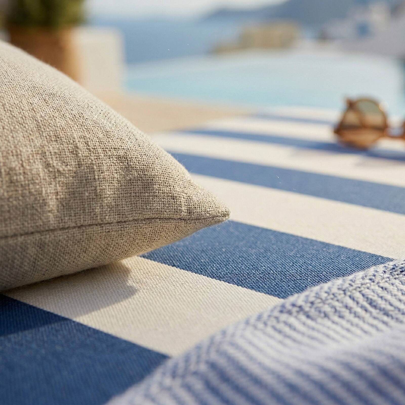 Sofá modular de exterior a rayas para 6 personas con 3 sillones, 1 sillón esquinero, 1 chaise longue y 1 puf