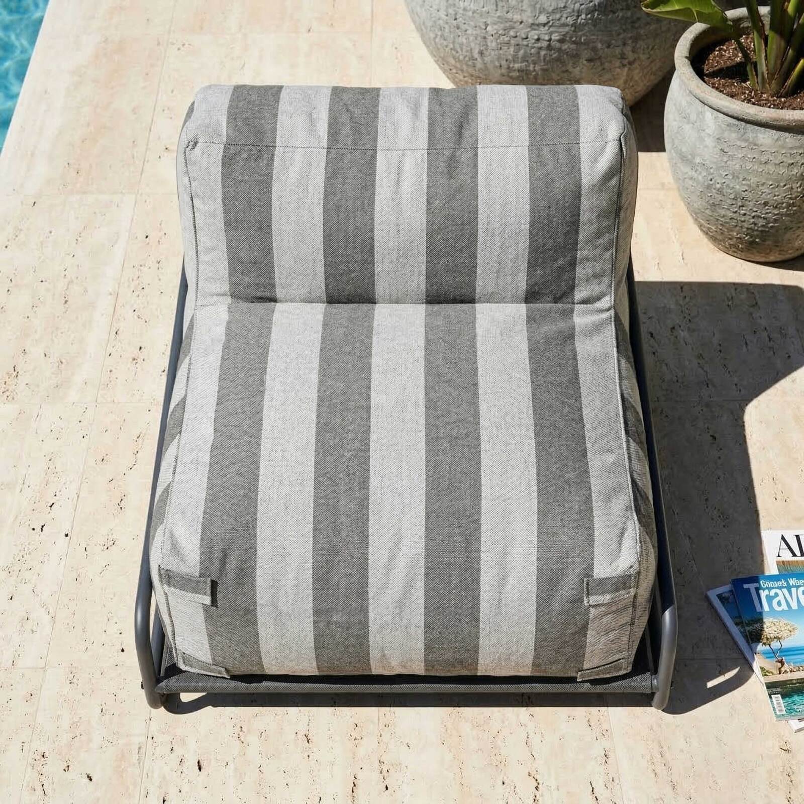 Sillón a rayas para sofá modular de exterior con estructura