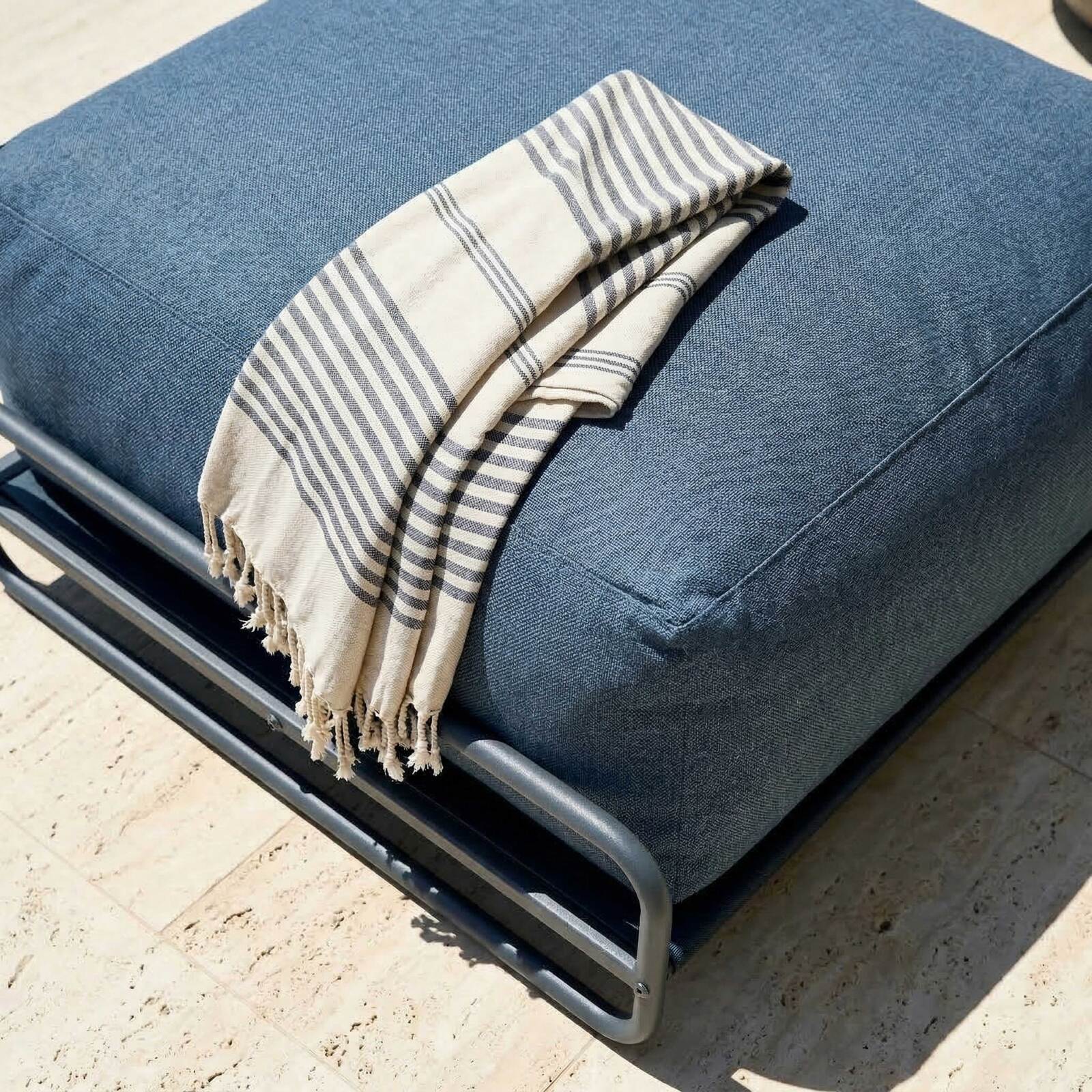 Sofá modular de exterior para 4 personas con estructura,1 sillón, 2 sillones esquineros, 1 puf y 1 mesa de centro 