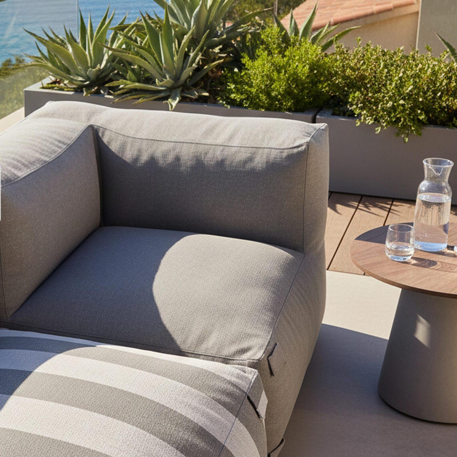 Sofá modular de exterior a rayas para 4 personas con 1 sillón, 2 sillones esquineros y 1 puf