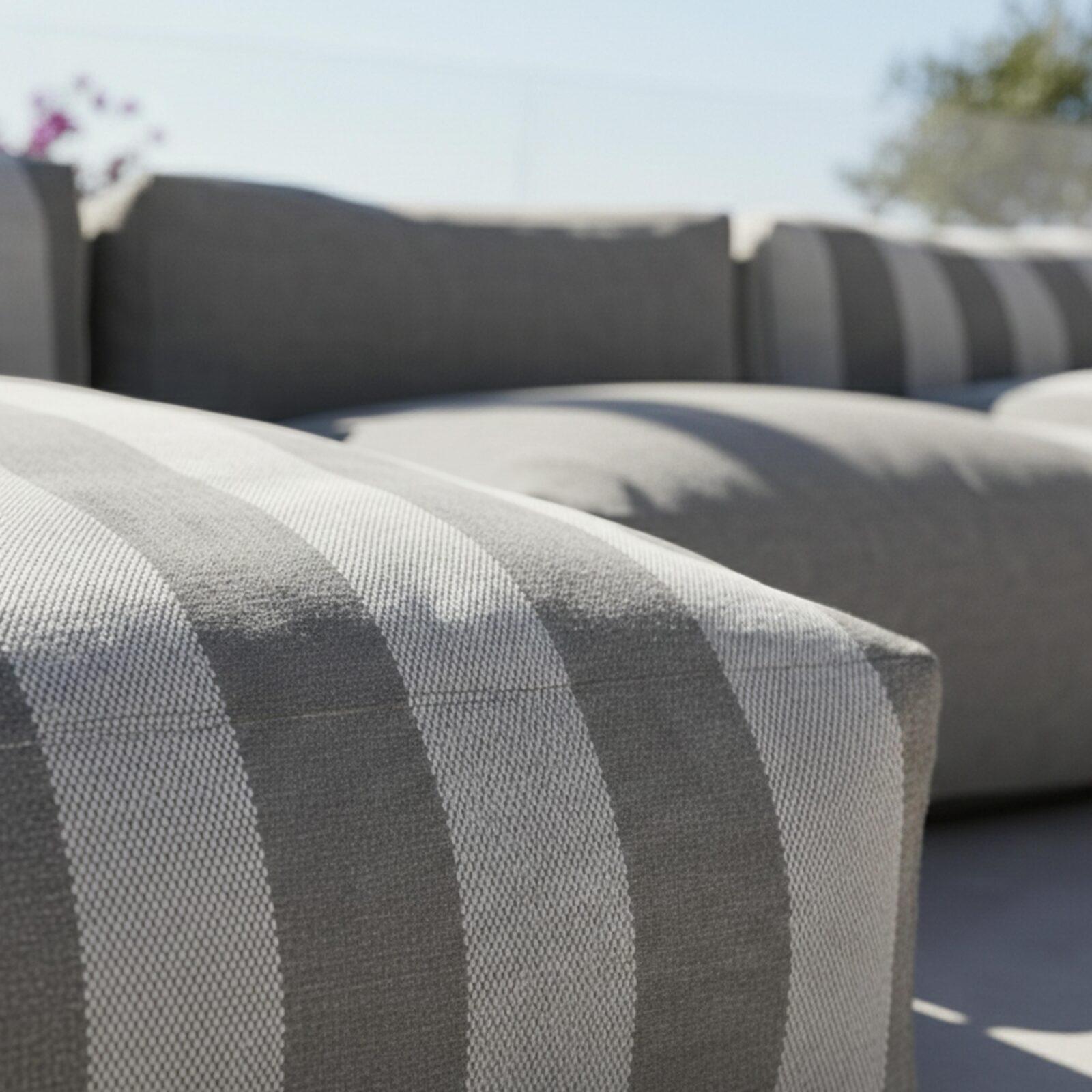 Sofá modular de exterior a rayas para 5 personas con 2 sillones bajo, 1 sillón esquinero, 1 tumbona y 1 puf