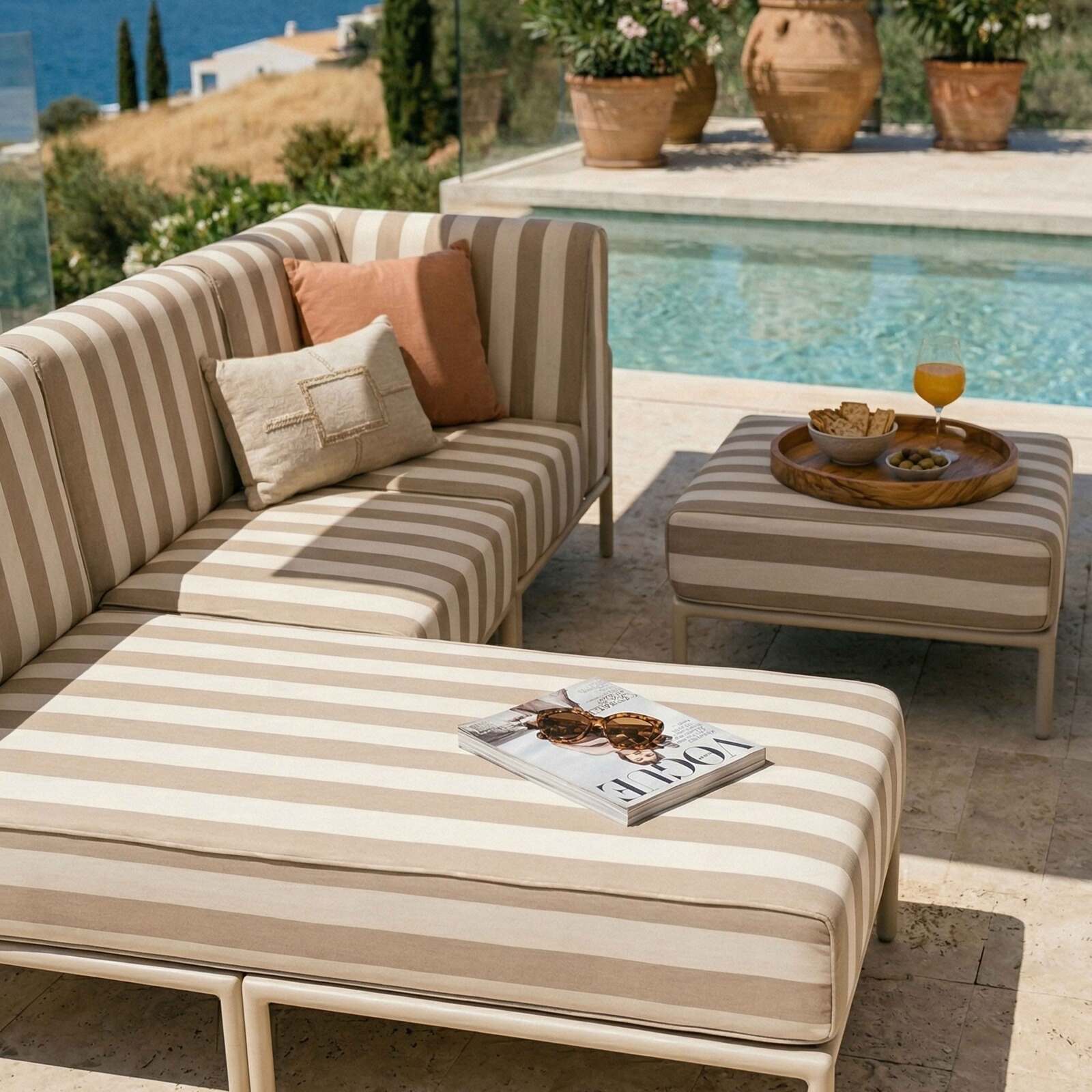 Sofá modular de exterior a rayas para 4 personas con 1 sillón, 1 sillón esquinero, 1 chaise longue y 1 puf