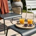 Sillones de jardín bajos de metal y reposapiés desparejados - Lote de 2