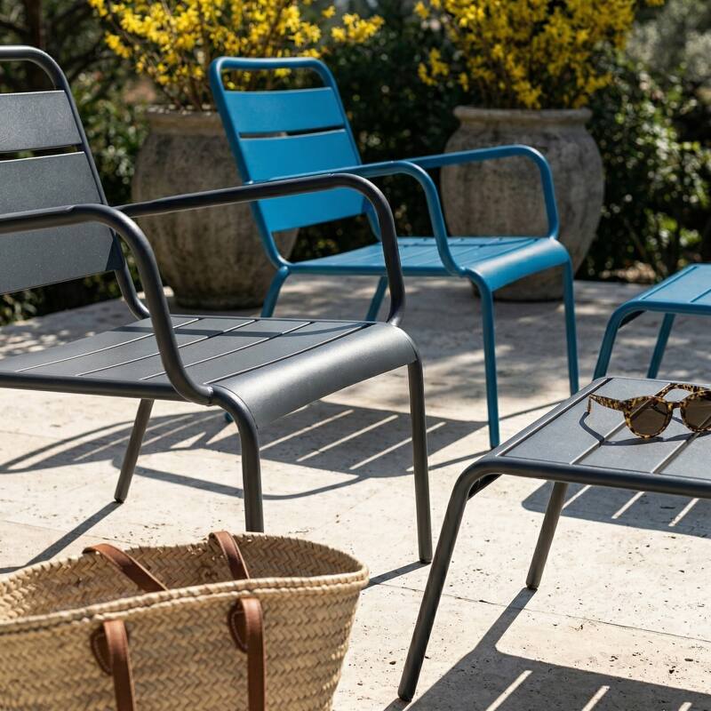 Sillones de jardín bajos de metal y reposapiés desparejados - Lote de 2 (3/7)