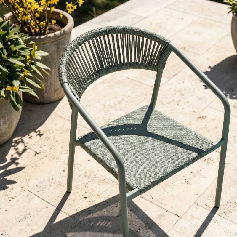 Silla de jardín de aluminio y ratán sintético con reposabrazos (2/7)