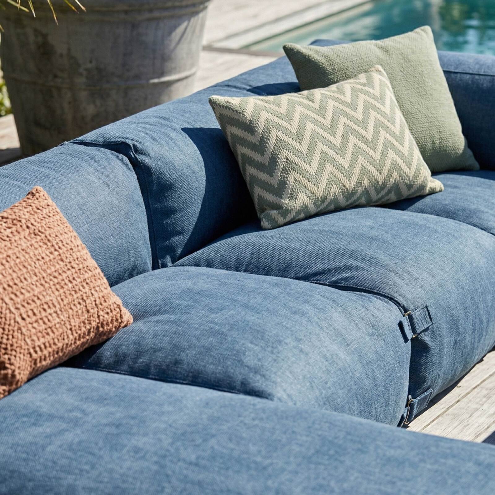 Sofá modular de exterior para 5 personas con 2 sillones, 1 sillón esquinero, 1 chaise longue  y 1 puf