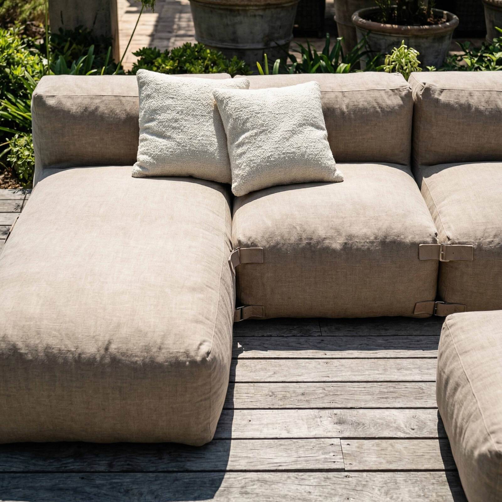 Sofá modular de exterior para 5 personas con 2 sillones, 1 sillón esquinero, 1 chaise longue  y 1 puf