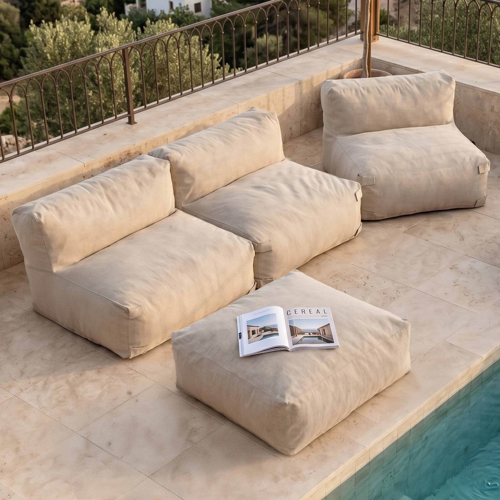 Sofá modular de exterior para 4 personas con 3 sillones y 1 puf