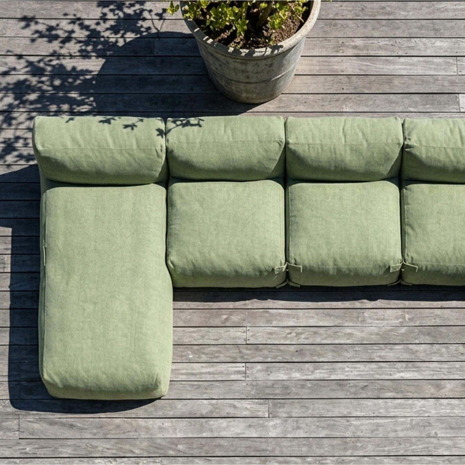 Sofá modular de exterior para 7 personas con 5 sillones y 2 chaise longue