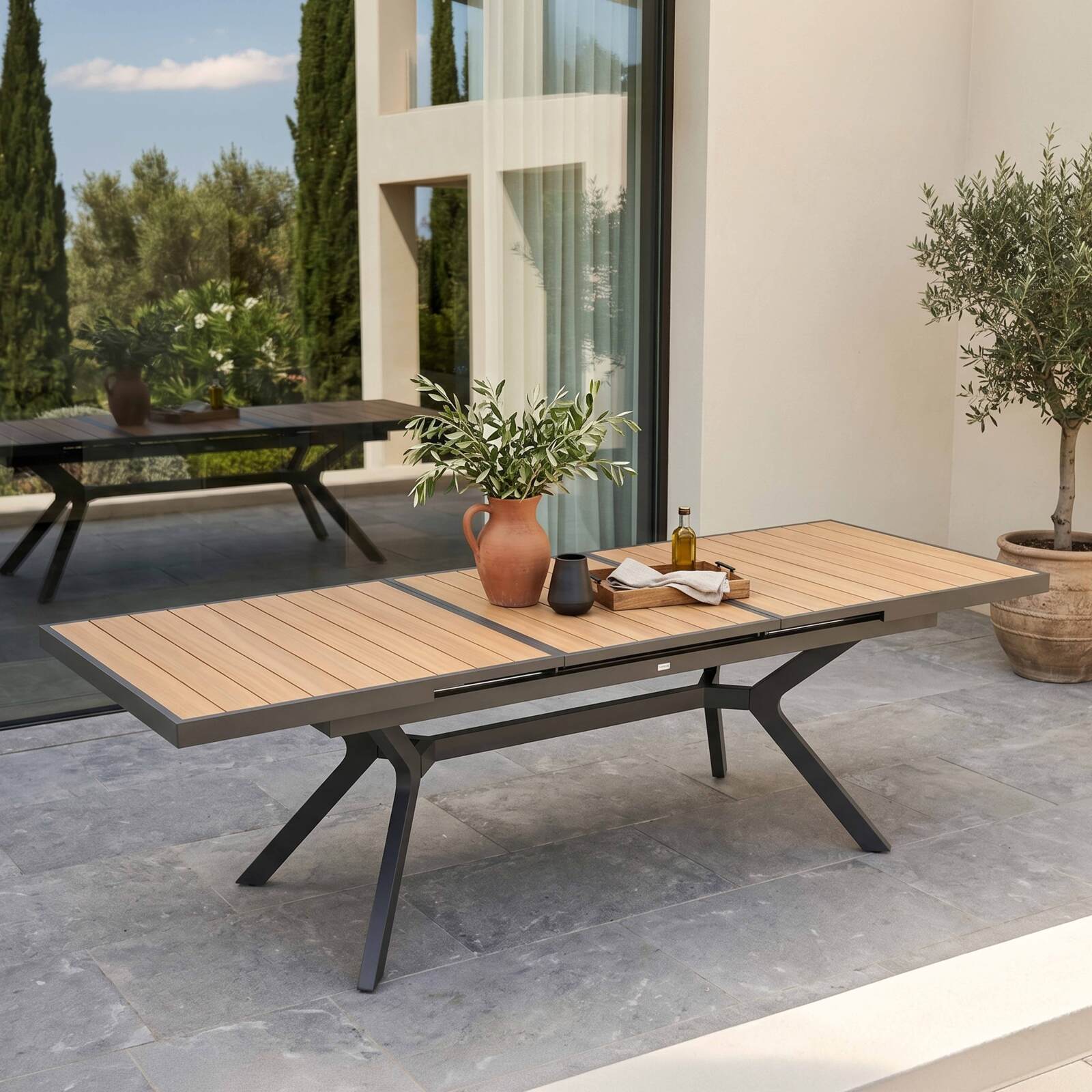 Mesa de jardín extensible de aluminio y efecto madera 8 a 10 personas 187/250x90 cm 