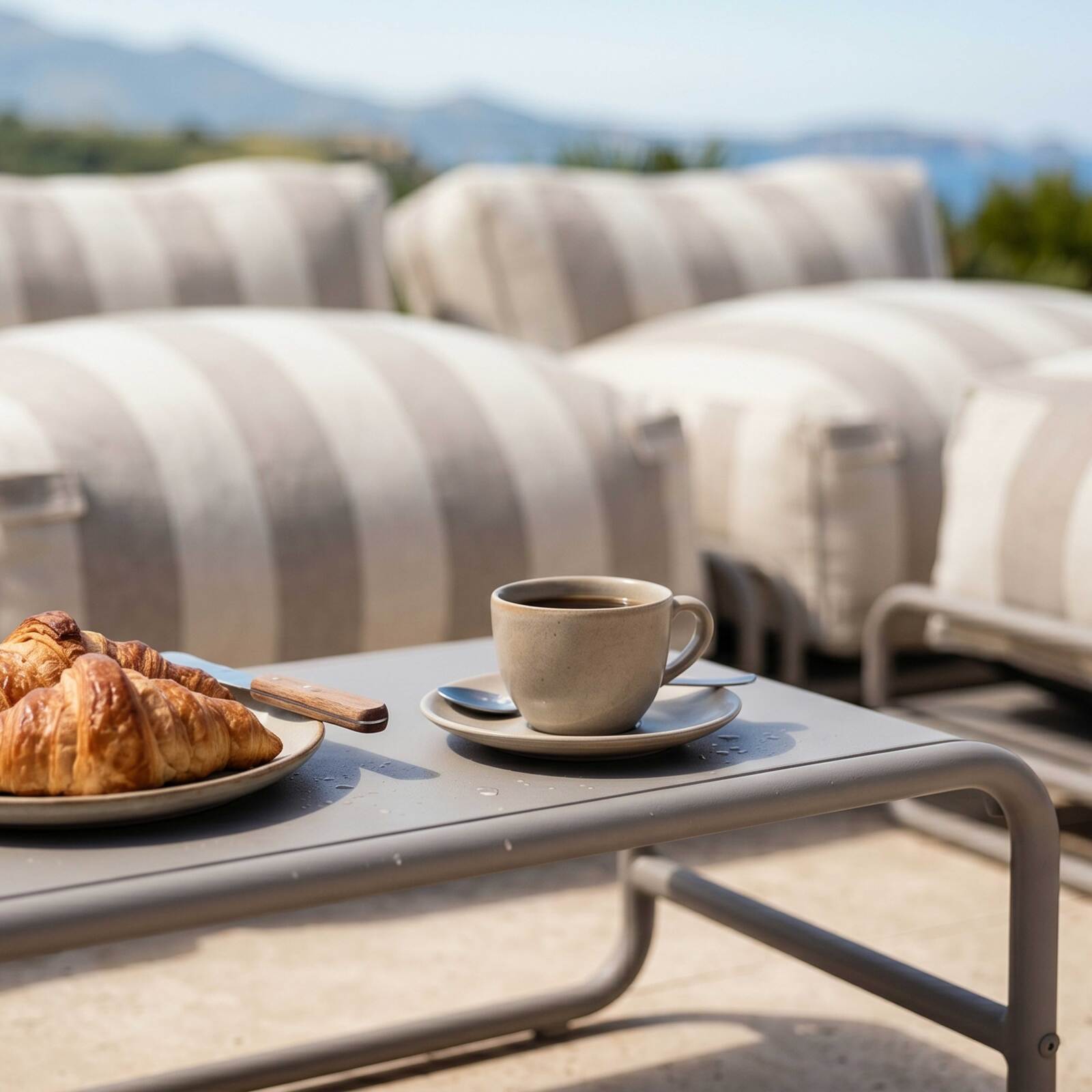 Sofá modular de exterior a rayas para 4 personas con estructura, 3 sillones, 1 puf, y mesa de centro
