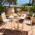 Mesa de jardín bistro cuadrada inclinable de metal con pie emprotado 70x70 cm y 2 sillas con reposabrazos