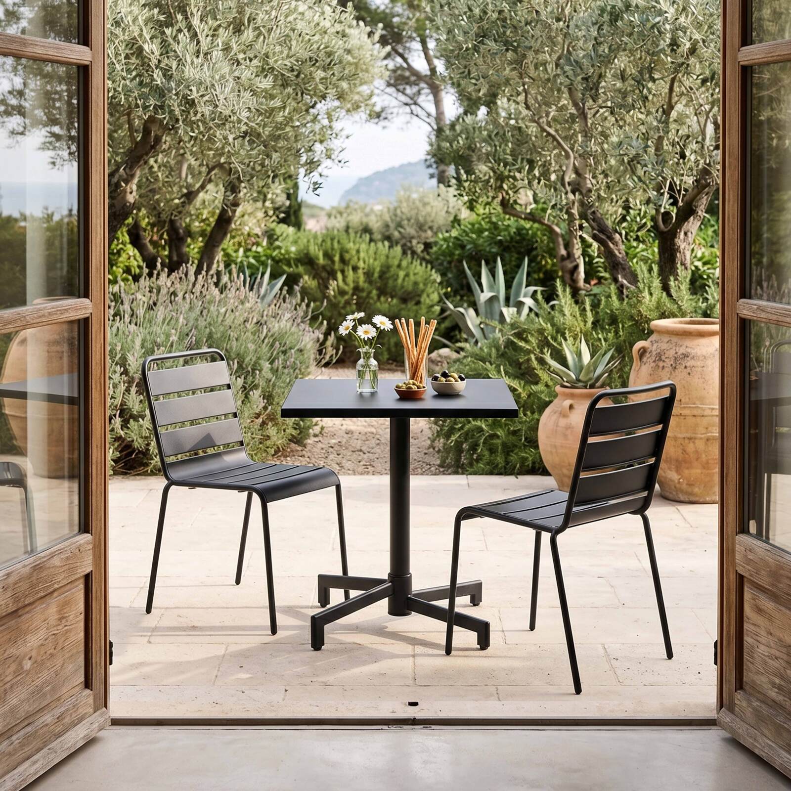 Mesa de jardín bistro cuadrada inclinable de metal con pie emprotado 70x70 cm y 2 sillas