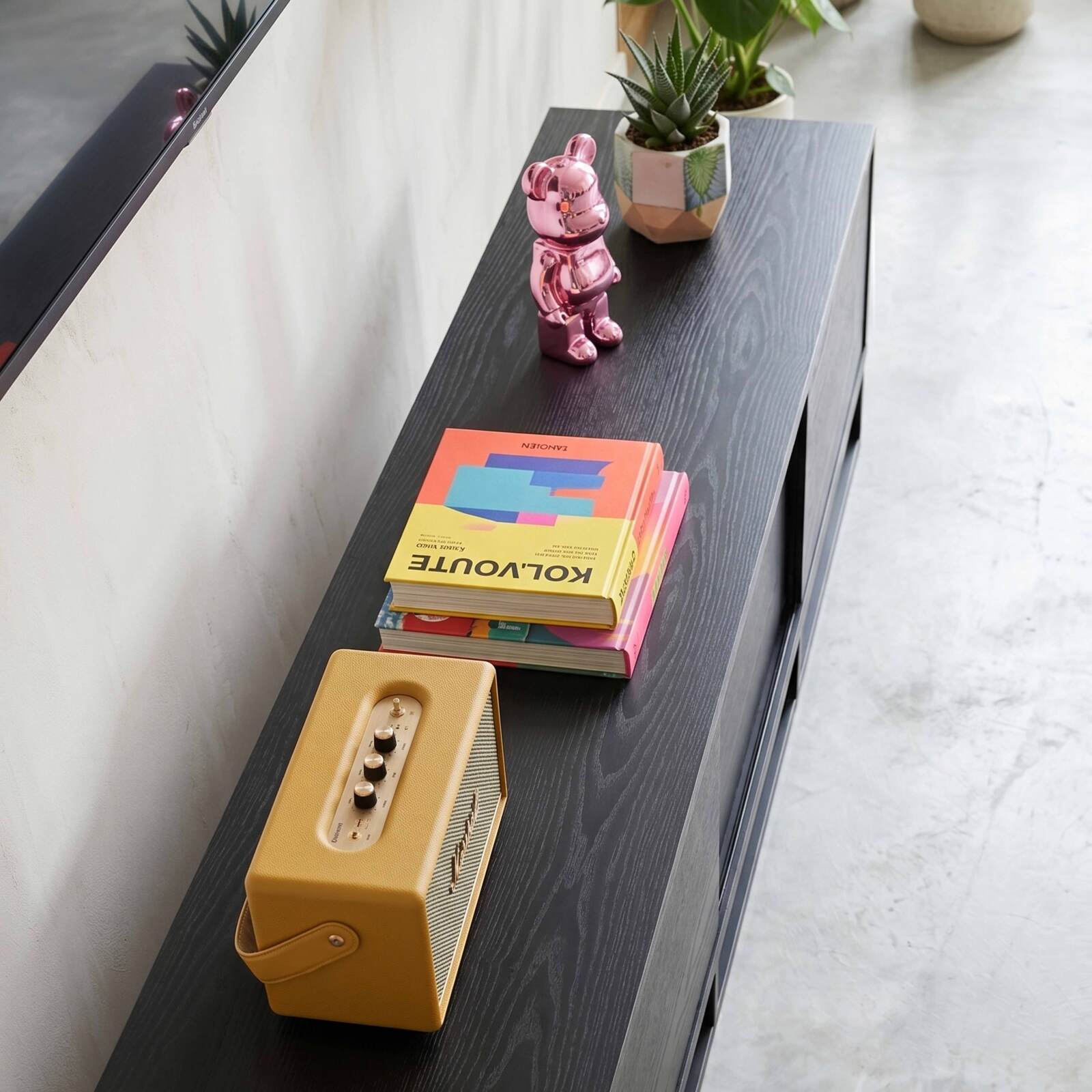 Mueble TV negro de efecto madera 180 cm
