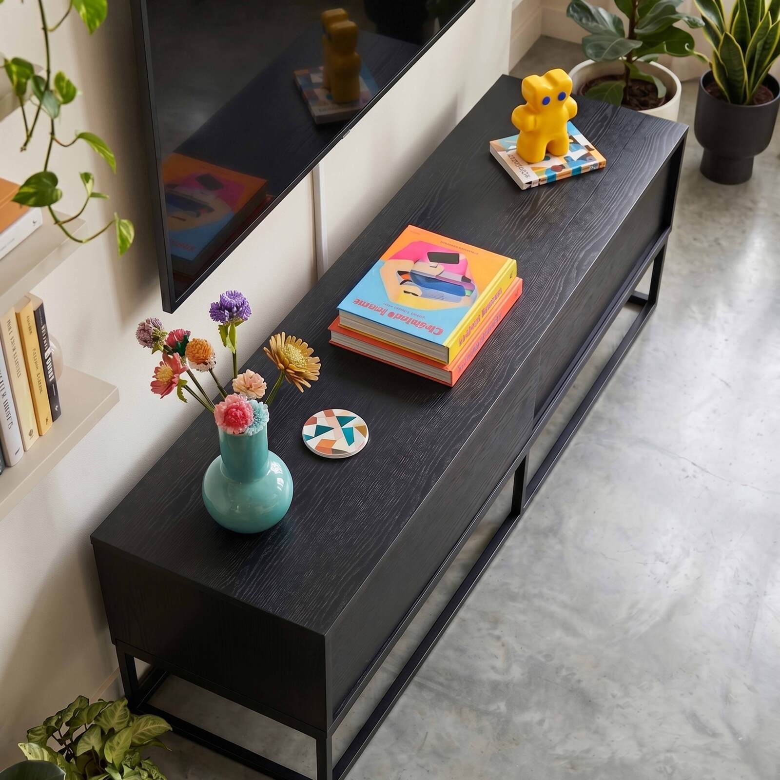 Mueble TV negro y de efecto madera 140 cm estilo moderno