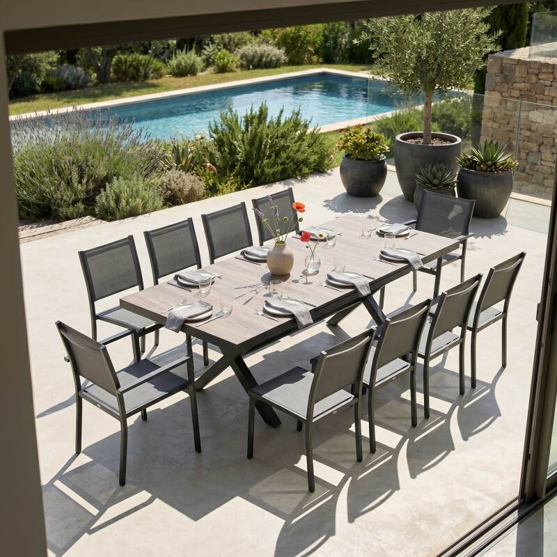 Mesa de jardín extensible de aluminio y cerámica efecto madera 200/260x100 cm y 10 sillas de textilene