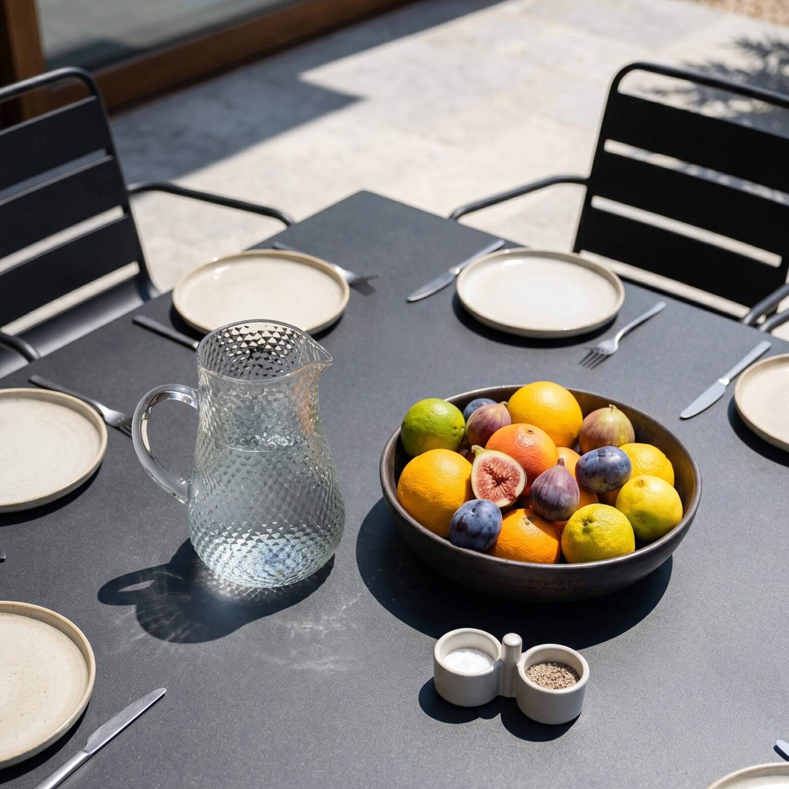 Mesa de jardín cuadrada de metal 120x120 cm y 8 sillas con reposabrazos