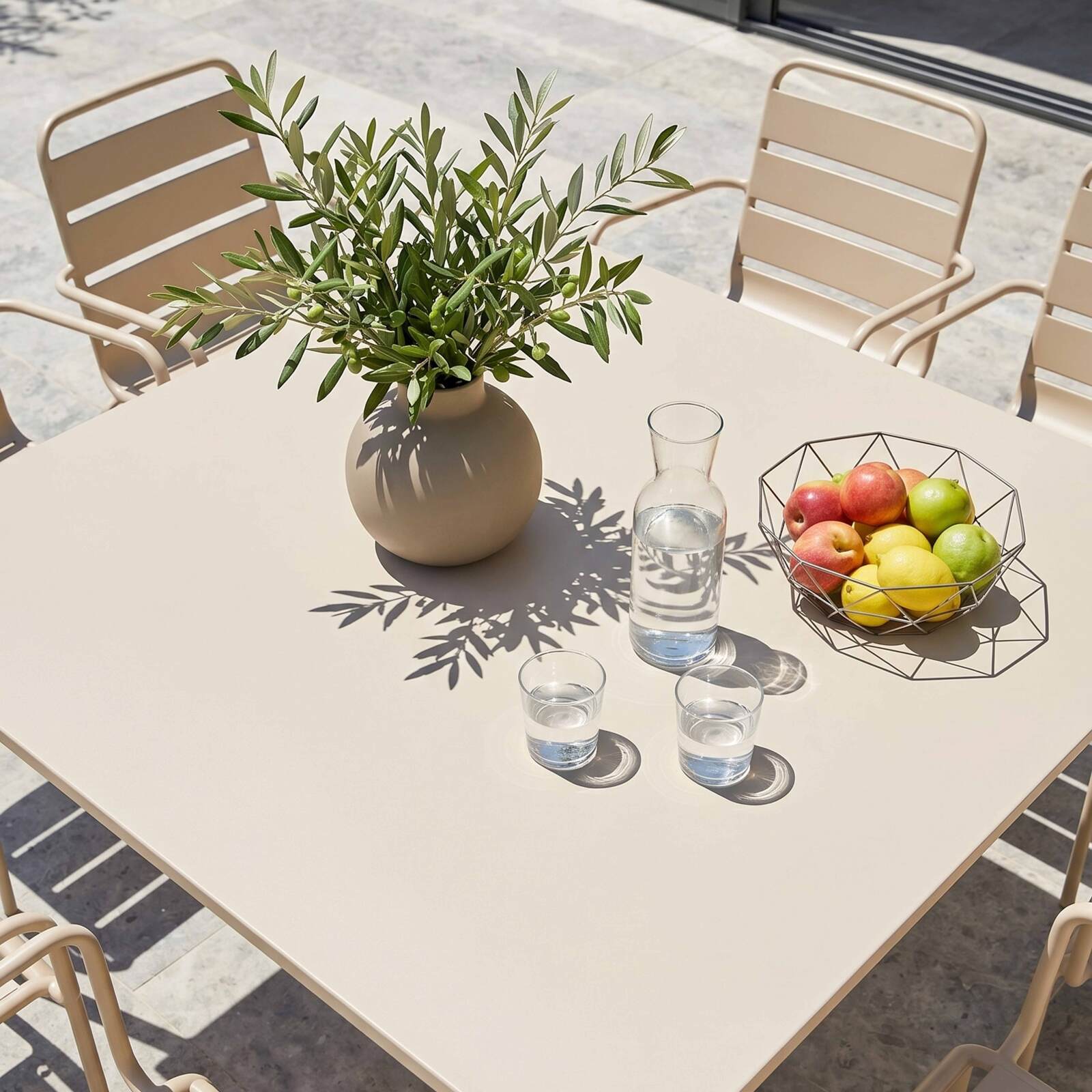 Mesa de jardín cuadrada de metal 120x120 cm y 8 sillas con reposabrazos